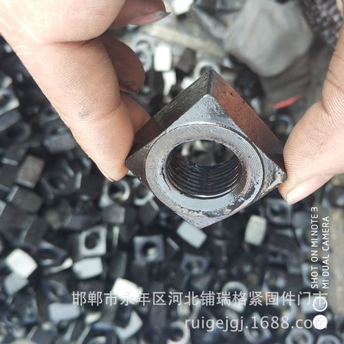 篮球架紧固件详解 M20/M60带孔四方螺母与M18反牙方螺母的选型与应用